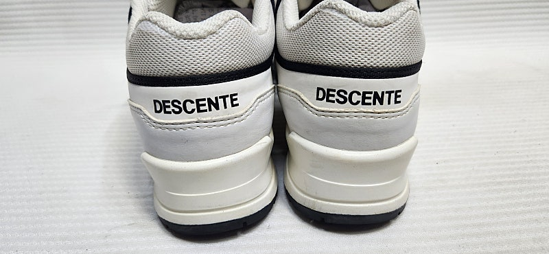 데상트 스니커즈.운동화 250사이즈 이미지