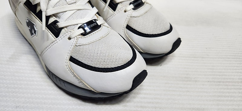 데상트 스니커즈.운동화 250사이즈 이미지