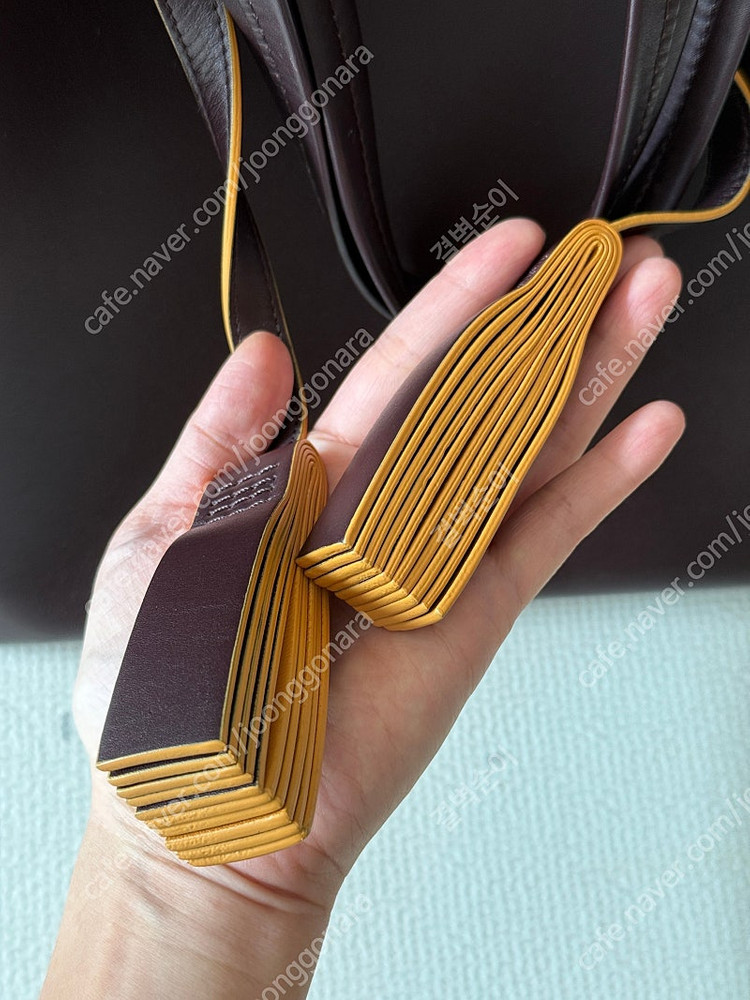 셀린느 카바스백 팬텀 테슬 이미지
