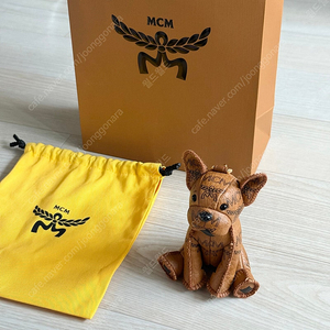 (새상품) MCM 엠씨엠 Aren M Pub 비세토스 참 강아지 키링