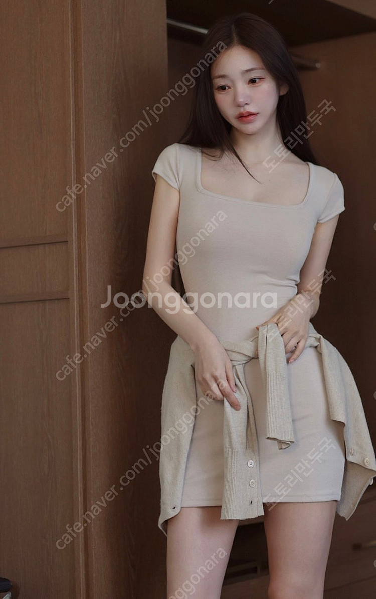 카인다미 스퀘어넥슬림핏 원피스--2