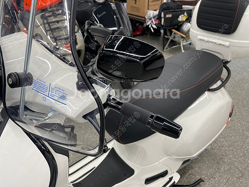 베스파 GTS125 민트급 700KM 풀튜닝 흰색 판매...--1