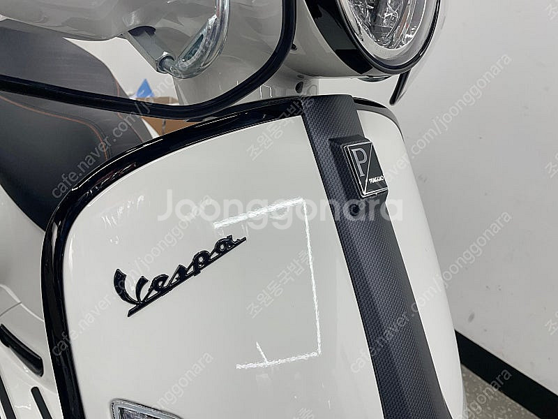 베스파 GTS125 민트급 700KM 풀튜닝 흰색 판매...--3