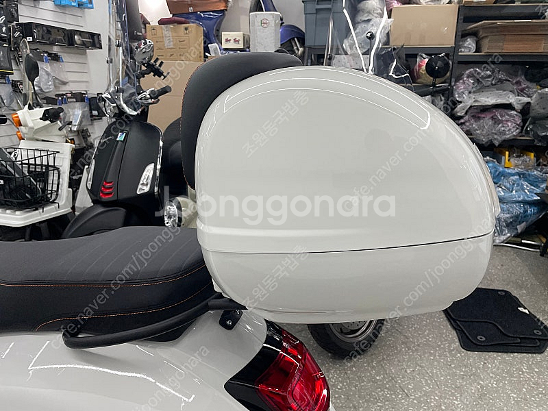베스파 GTS125 민트급 700KM 풀튜닝 흰색 판매...--5