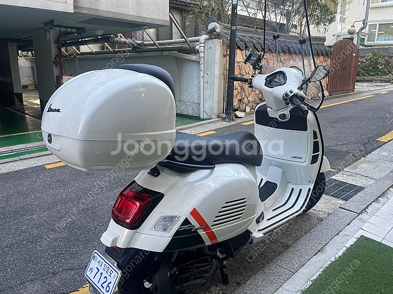베스파 GTS125 민트급 700KM 풀튜닝 흰색 판매...--7