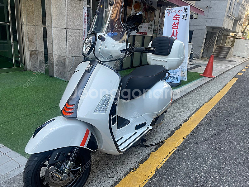 베스파 GTS125 민트급 700KM 풀튜닝 흰색 판매...--9