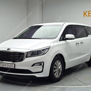 더뉴 카니발 중고 가격 중고 카니발 흰색 2019년식 디젤 11인승 디럭스 중고자동차