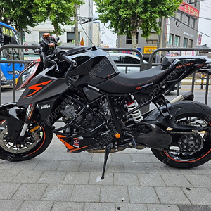 KTM 18년 슈퍼듀크 1290r 판매합니다