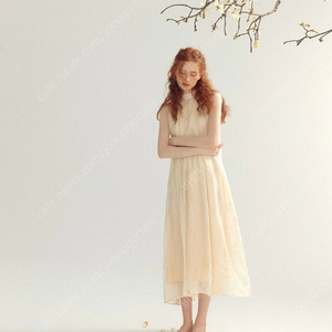 신스덴 크림홀터넥원피스(m사이즈) 2부드레스 겸 휴양지원피스