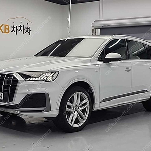 아우디 Q7 중고 45 TDI 콰트로 프리미엄 2023년식 3만킬로 저렴한 금액으로 아우디 Q7을 강력추천합니다. 수입중고자동차
