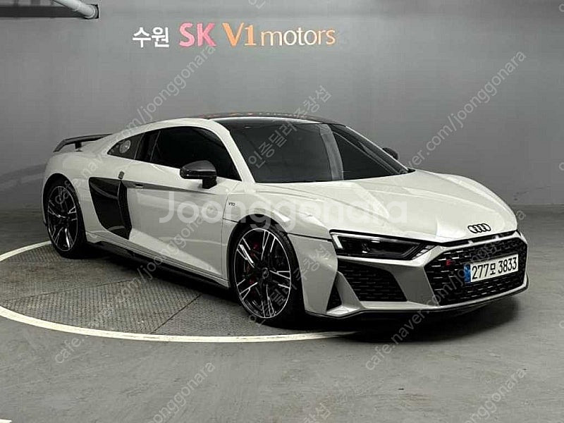 2022년식 7천킬로 아우디 R8중고 5.2 V10 퍼...--3