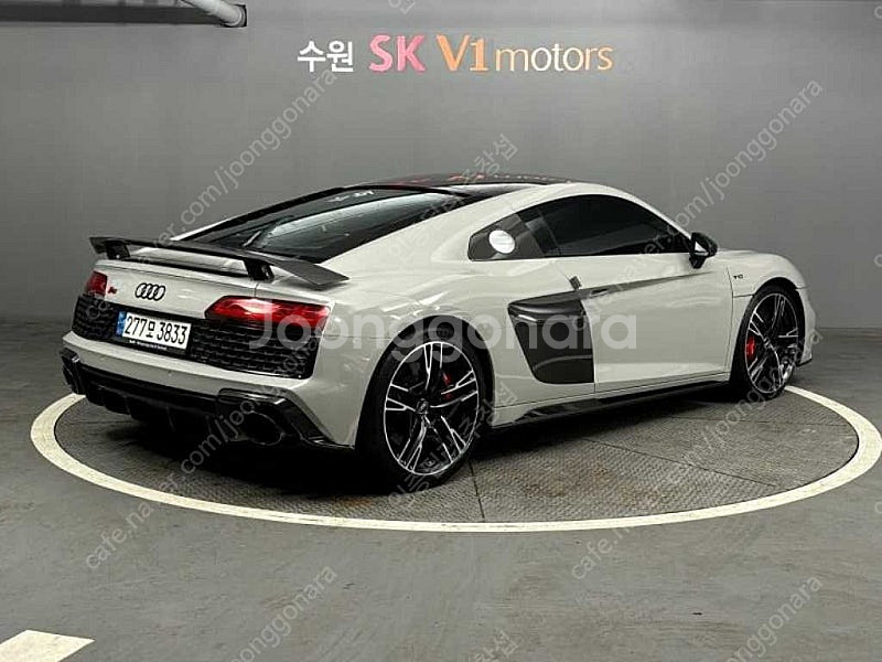 2022년식 7천킬로 아우디 R8중고 5.2 V10 퍼...--5