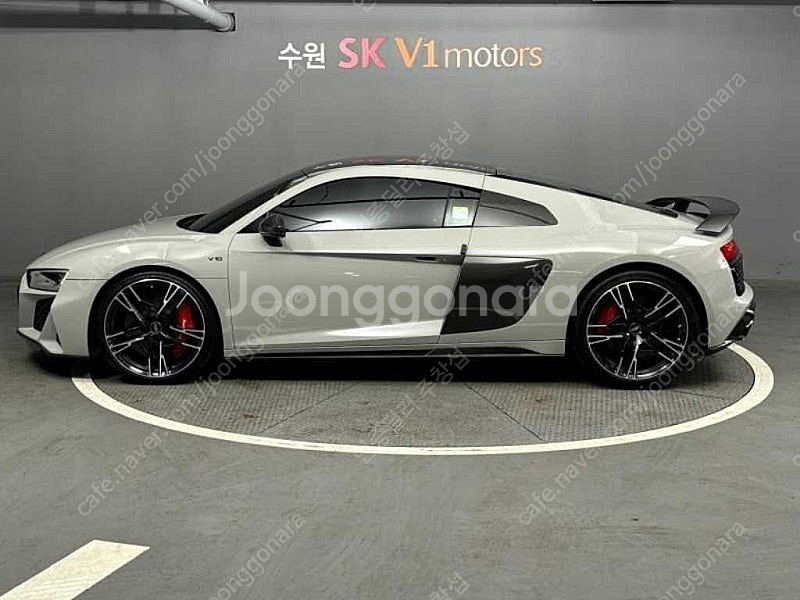 2022년식 7천킬로 아우디 R8중고 5.2 V10 퍼...--6