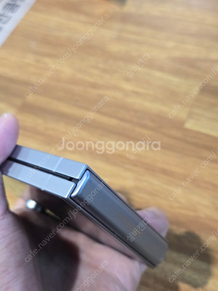 삼성 갤럭시 z플립6 256기가 실버 거의 새상품--4