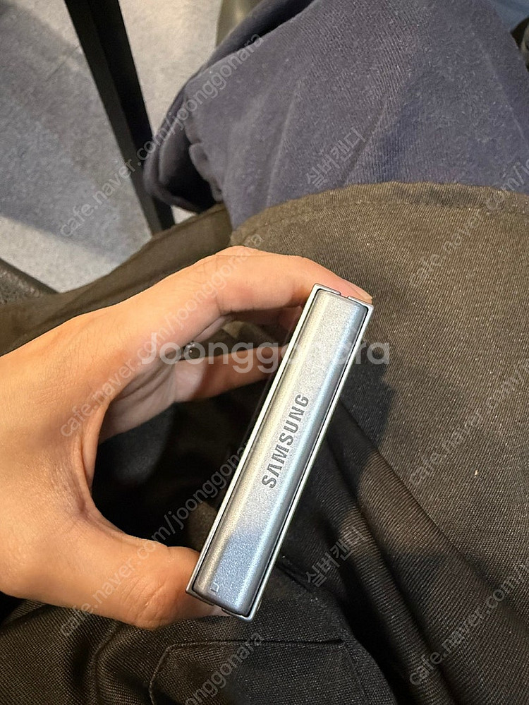 삼성 갤럭시 z플립6 256기가 실버 거의 새상품--6