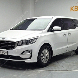 더뉴 카니발 중고 가격 중고 카니발 흰색 2019년식 디젤 11인승 디럭스 중고자동차