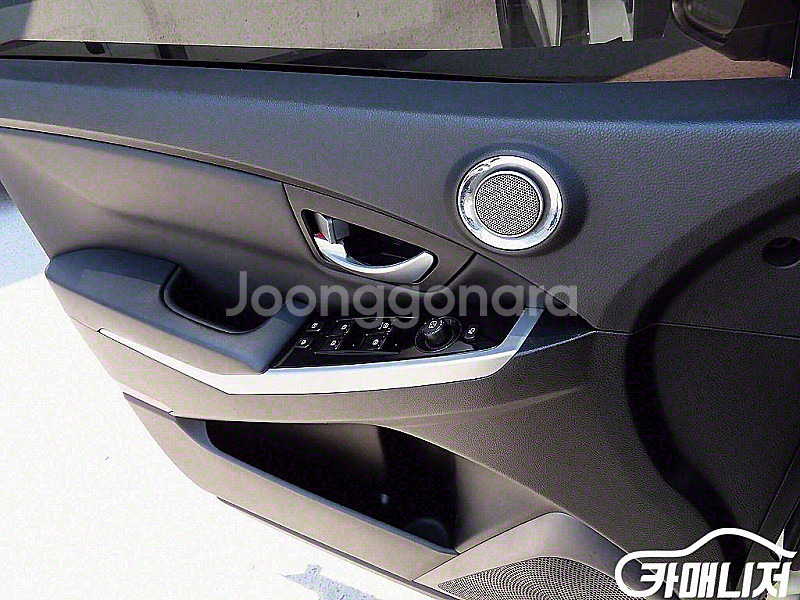 KG모빌리티(쌍용) 뉴코란도C 2WD 2.0 CVT 2...--2