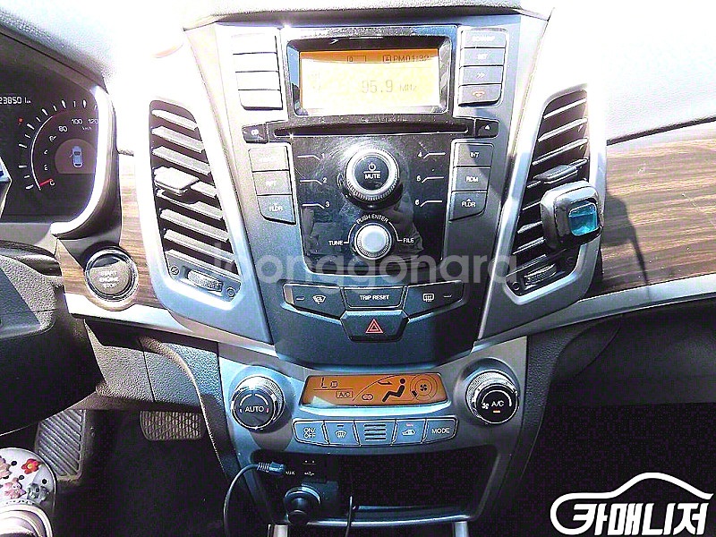 KG모빌리티(쌍용) 뉴코란도C 2WD 2.0 CVT 2...--4
