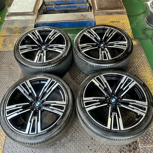 20인치 BMW G70 I7 M퍼포먼스 809M st 신품휠 중고타이어 조합 1대분 팝니다