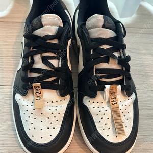 조던 1 레트로 로우 OG 모카 CZ0790-10 275