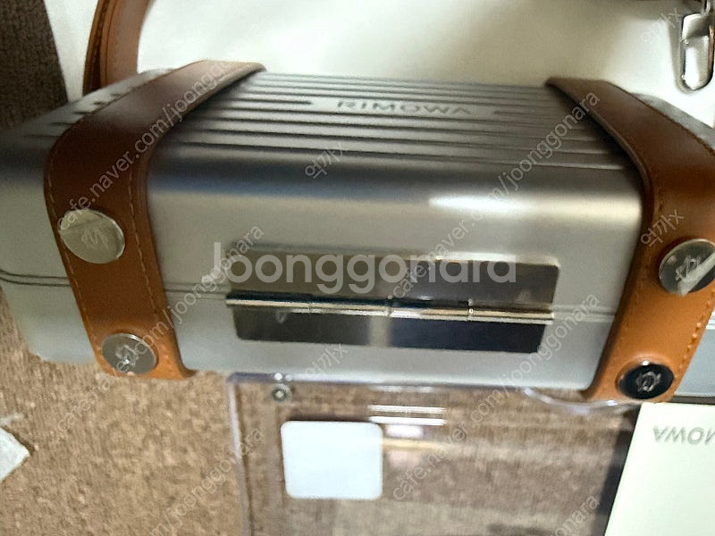리모와 퍼스널 크로스바디 백 실버 +스트랩 판매합니다--4