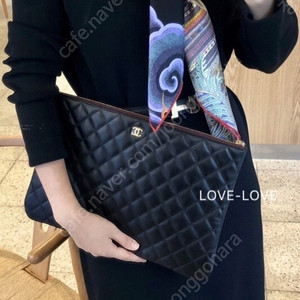 샤넬 캐비어 클러치/클러치백 라지 정품A급(보증서O) 구찌루이비통고야드프라다샤넬디올보테가베네타입생로랑발렌시아가셀린느미우미우버버리톰브라운에르메스명품버킷백호보백가방크로스백숄더백토트백