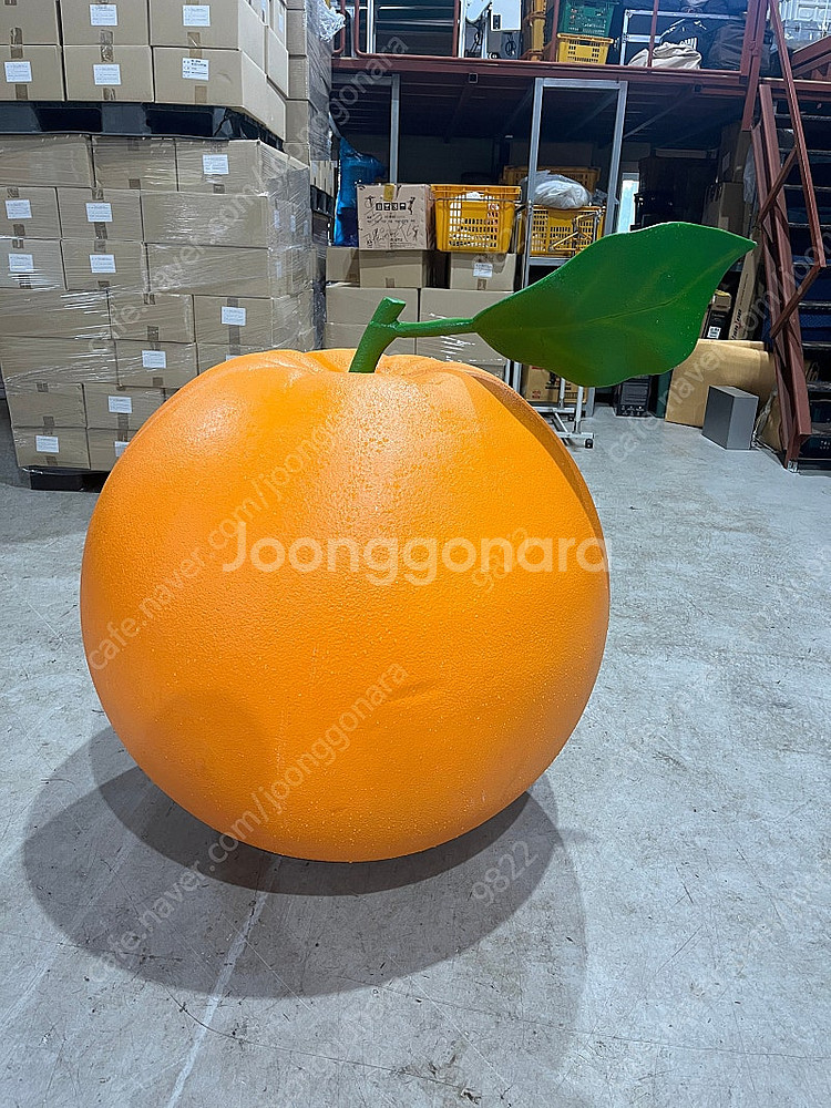 대형 오렌지 조형물--0