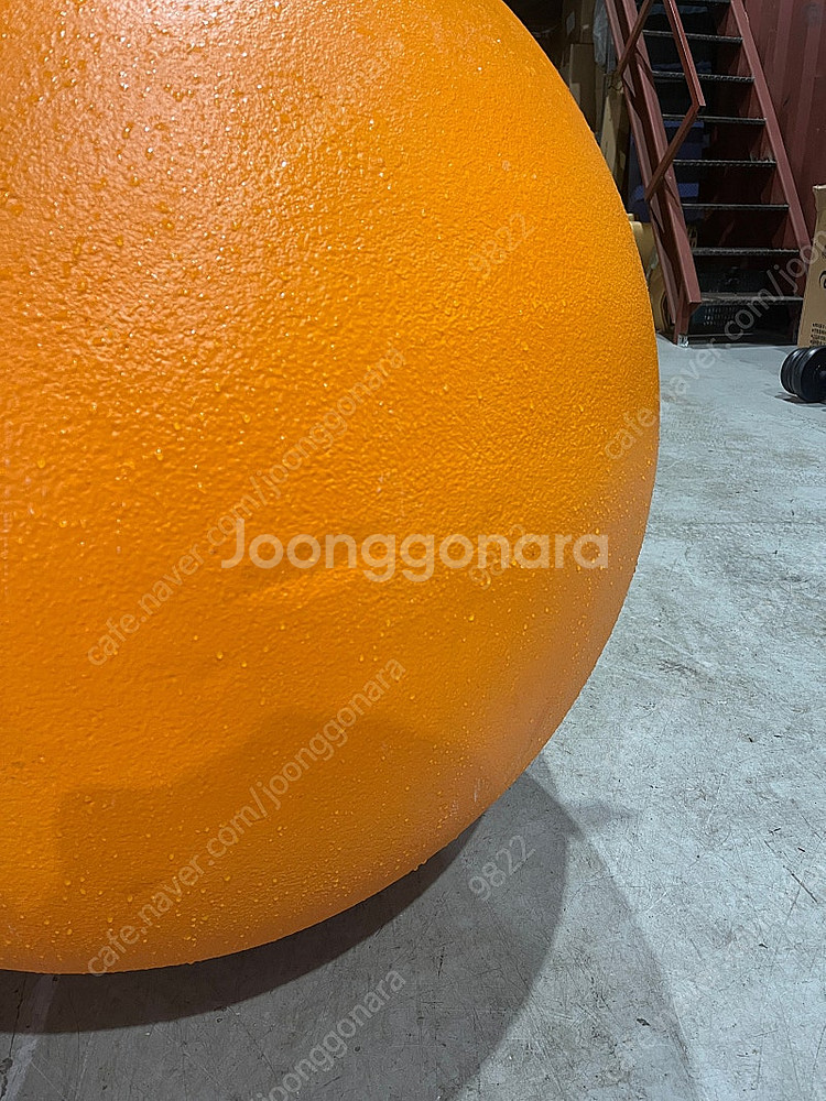 대형 오렌지 조형물--3