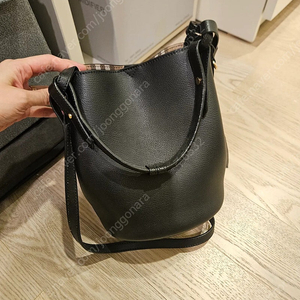 정품 버버리 헤이마켓 블랙 가방만있어서 가격내려요~