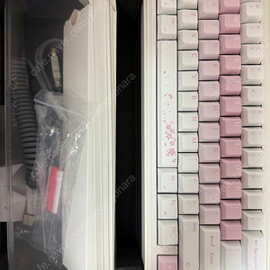 바밀로 소드 Varmilo Sword 68 사쿠라 팝니다.
