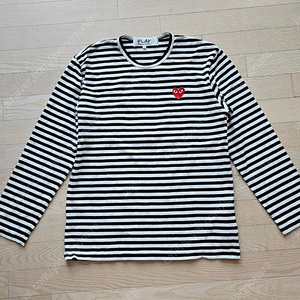 꼼데가르송 24SS 남성 하트 로고 스트라이프 티셔츠 XL