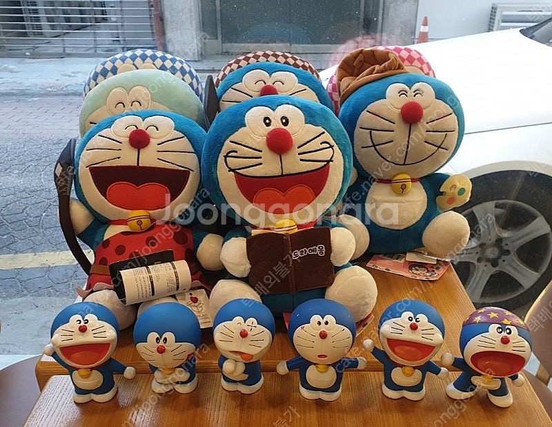 도라에몽 인형 정품 뒤에 큰건 다 정품 라벨. 붙어있음...--0