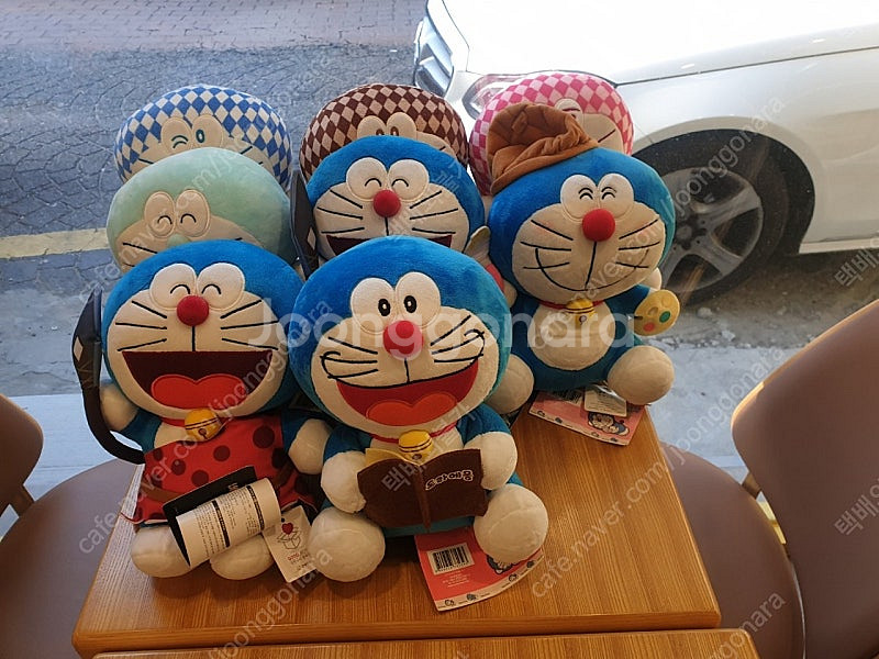 도라에몽 인형 정품 뒤에 큰건 다 정품 라벨. 붙어있음...--1