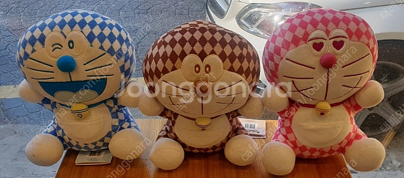 도라에몽 인형 정품 뒤에 큰건 다 정품 라벨. 붙어있음...--3