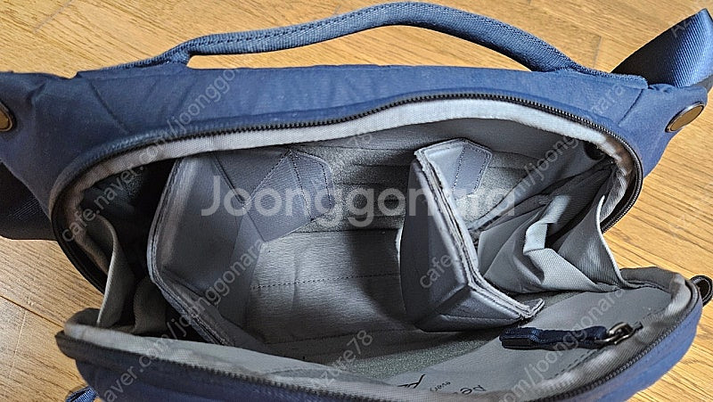 픽디자인 에브리데이 슬링 6l v2 네이비 판매합니다--1