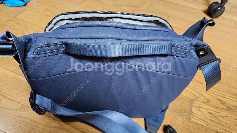 픽디자인 에브리데이 슬링 6l v2 네이비 판매합니다--2