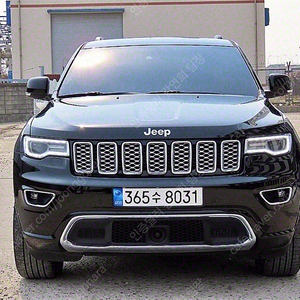 지프 그랜드 체로키 중고차 지프 그랜드체로키 중고 검정색 2018년식 75,076km 3.6 오버랜드 개인사업자 차량구매