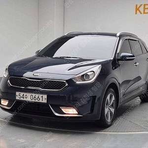 기아 니로 중고 니로 하이브리드 중고차 파란색 2017년식 18,592km 1.6 하이브리드 럭셔리 중고자동차 매장