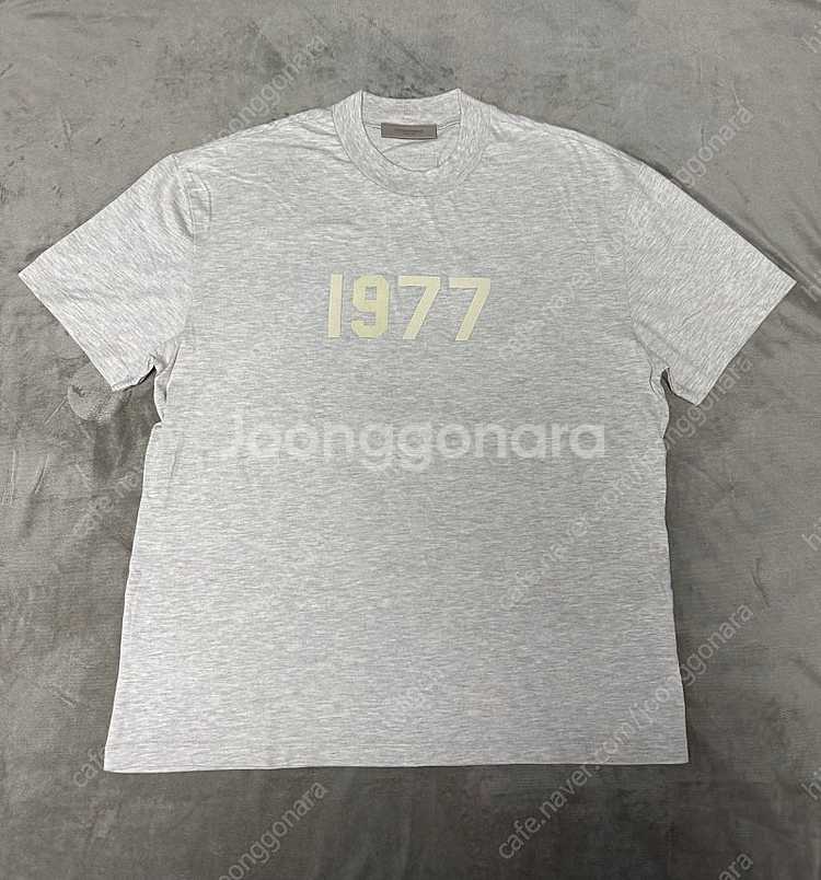 [L] 피오갓 에센셜 1977 반팔 티셔츠 라이트 오트...--1