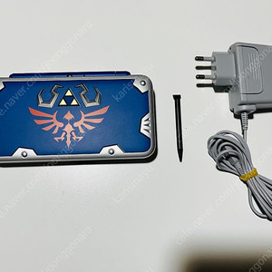 닌텐도 2DS XL 젤다 하이랄 방패에디션 (포켓몬뱅크 포함)