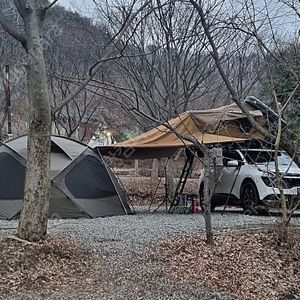 아베나키 레볼루션 3.5P (3인용) 루프탑텐트 중고 파격가 판매합니다.