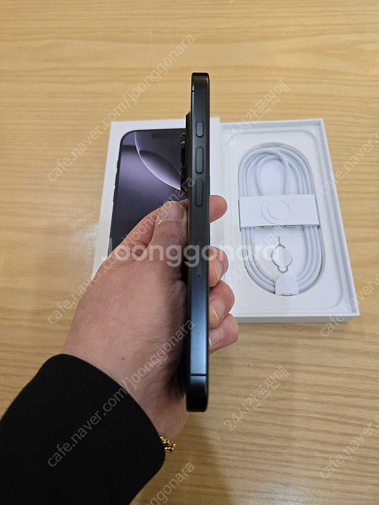 아이폰16프로블랙티타늄128gb 자급제중고폰판매합니다--4