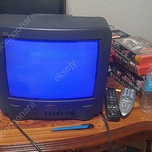 조금 작은 브라운관 TV 판매합니다. 가격은 4만원입니다.