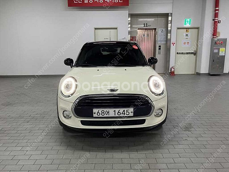 중고 미니쿠퍼 중고 가격 쿠퍼 중고차 흰색 2017년식 87,377km 5도어 파인 레더 에디션 3세대 중고차구매--0