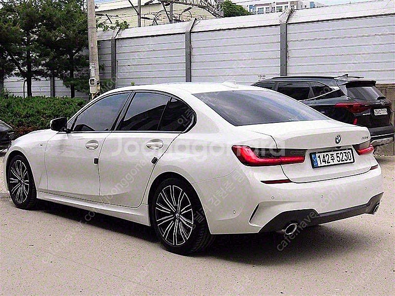 BMW 3시리즈 중고 BMW 중고 BMW 3시리즈 중고차 할부가능 흰색 2021년식 8,636km 320i M 스포...--3