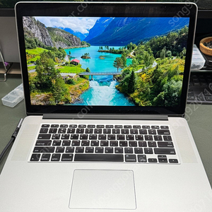 2015 맥북프로 15인치 i7 16gb 512gb