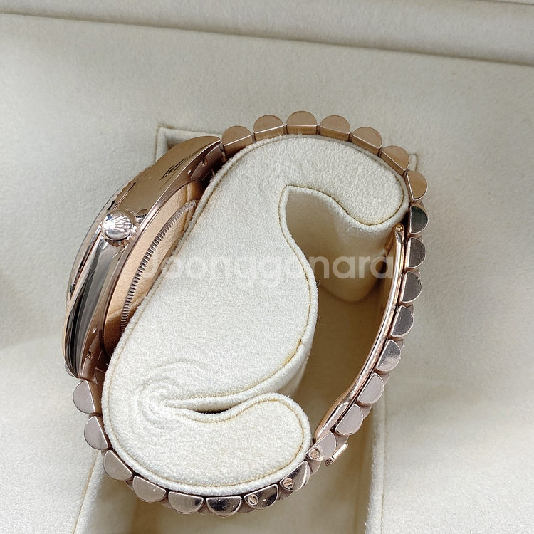 [팝니다] 롤렉스 데이데이트 40 로즈 골드 올리브 그린 로만 프레지던트 228235 - 2019년식 (100004...--2