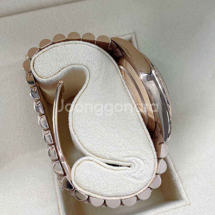 [팝니다] 롤렉스 데이데이트 40 로즈 골드 올리브 그린 로만 프레지던트 228235 - 2019년식 (100004...--3