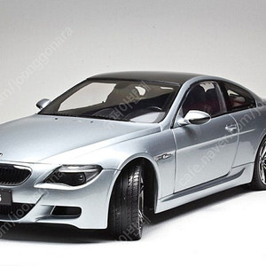 1:18 1/18 교쇼 bmw m6 다이캐스트 구합니다.