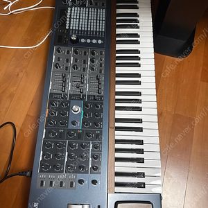 아투리아 폴리브루트 신디사이저 팝니다 Arturia polybrute
